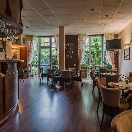 *** Nat 코워브제크